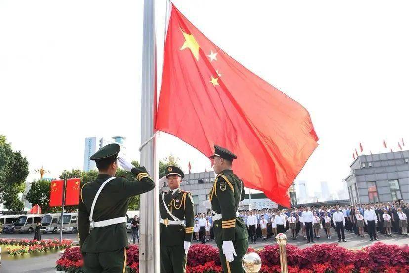 國旗飄揚祝福祖國奉化舉行升國旗儀式