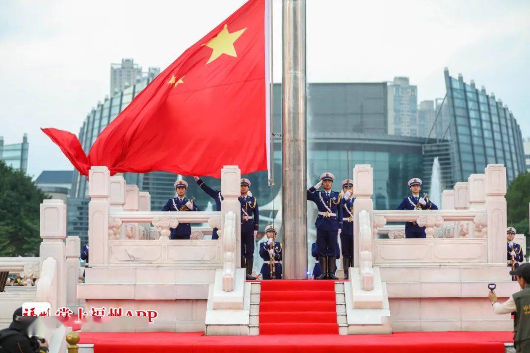 视频来了!_五星红旗