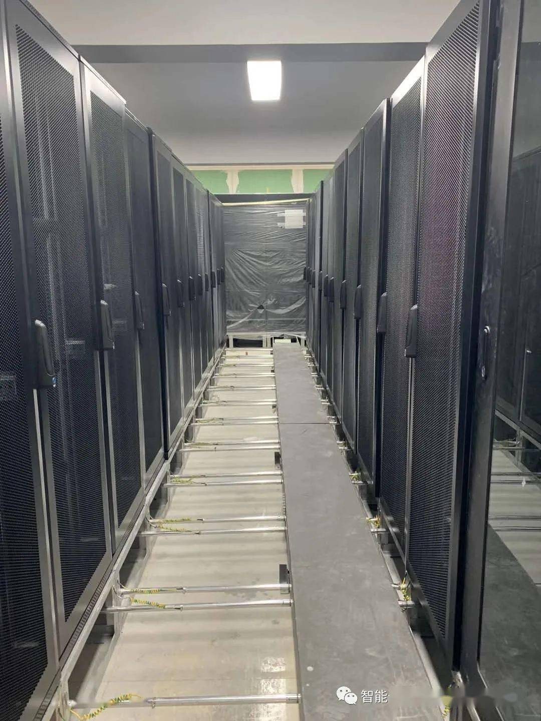 弱电工程机房综合布线高标准施工图片