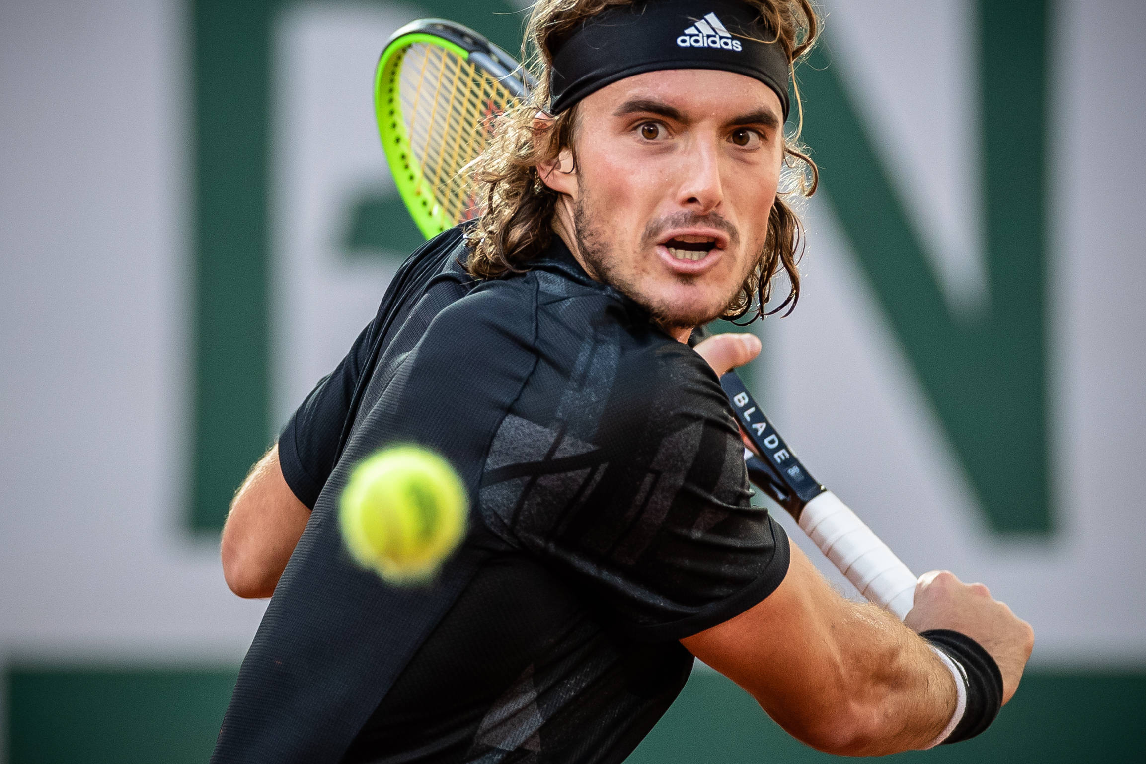 网球法网西西帕斯晋级第三轮