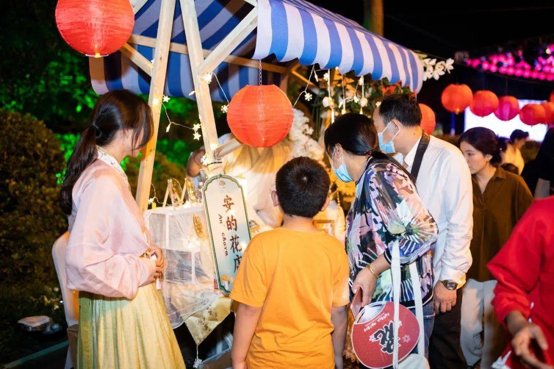 在这里花桥中秋游园会来啦