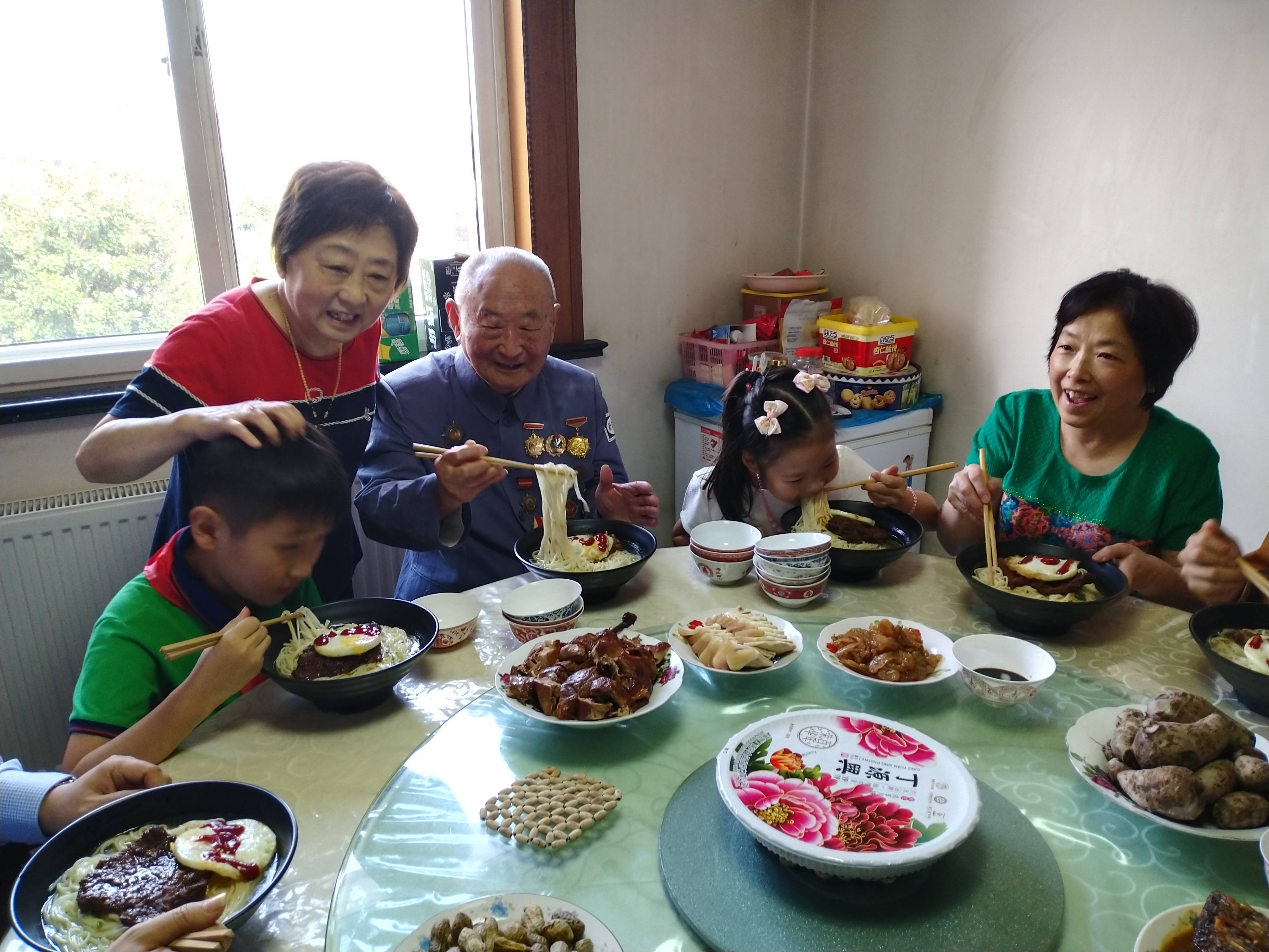 2020年10月1日是新中国成立71周年的日子,又恰逢星锛呀,花好月圆,举