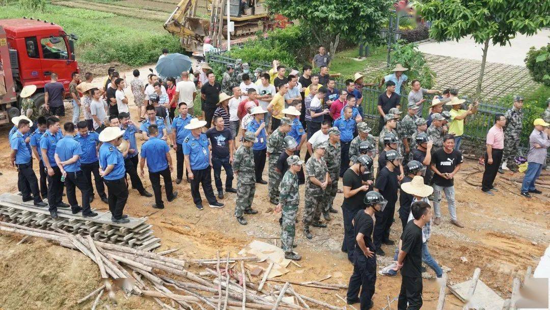 占用耕地的违法建筑进行依法拆除,市城市管理和综合执法局局长戚水文