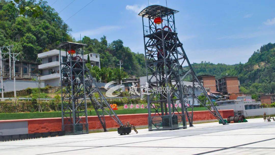 美爆威远这个镇的枫叶红了你去过吗