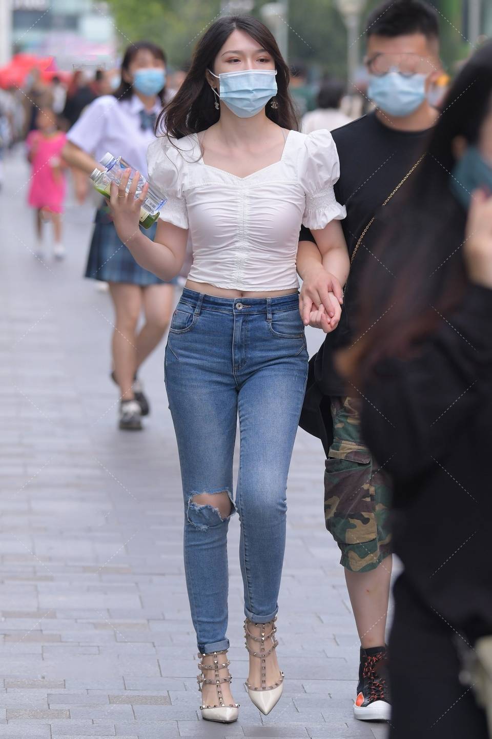 原创美女街拍超好看的韩版泡泡袖上衣学会搭配你就是靓仔