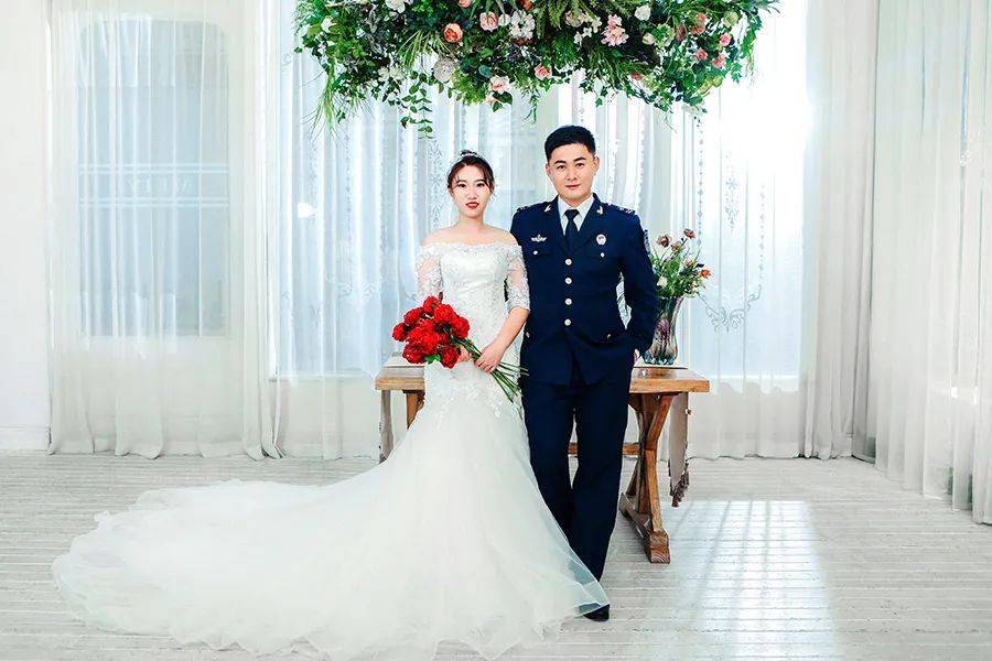 结婚登记那天她读懂了军嫂的光荣与责任
