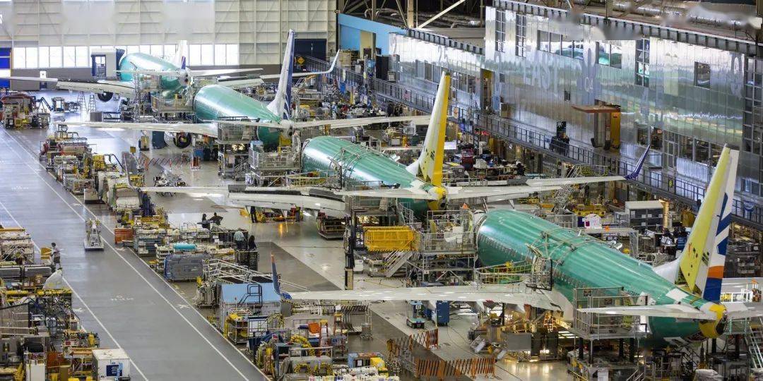 西雅圖波音工廠中的737客機裝配線 https://www.seattletimes.com