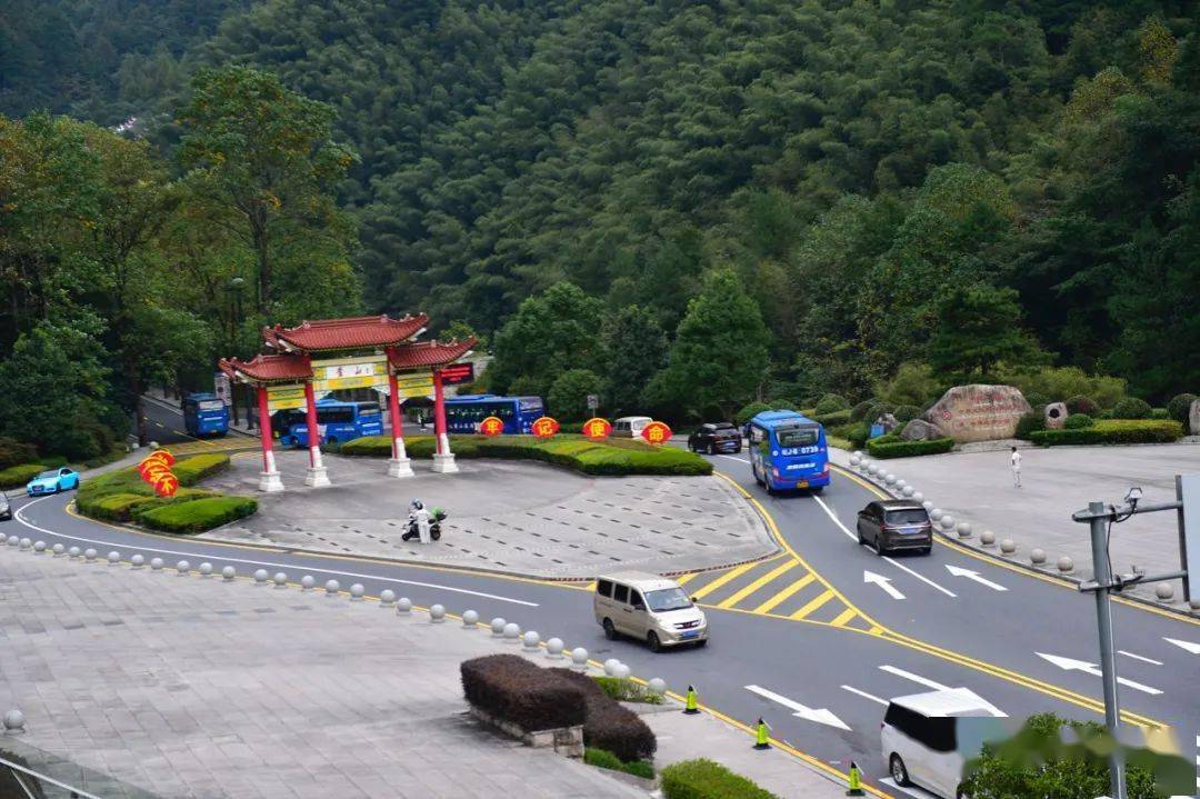 黄金周第三天:黄山风景区客流平稳增长 交通顺畅