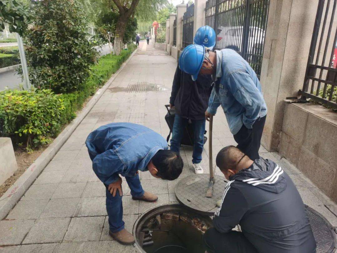 【巡查】宿州供水:管网巡线队进行路段巡查为施工方指明管线