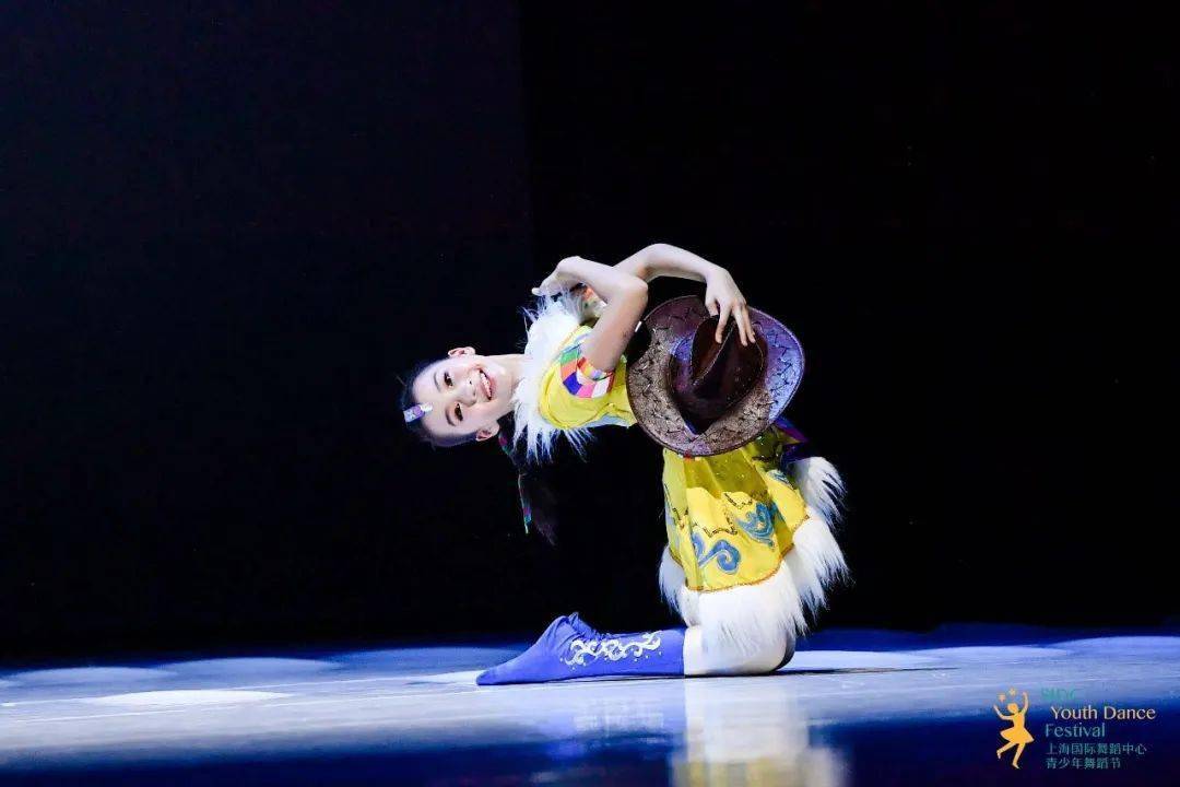 流行舞一等奖《梅花新弄》中国舞二等奖《小火苗》中国舞一等奖《少年