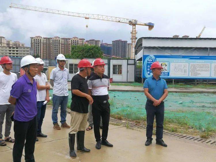 万宁市领导分别带队检查分管行业领域节日期间消防安全工作_魏龙