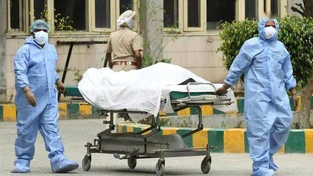 全世界都在关注特朗普,而这个国家新冠死亡人数默默破了10万_疫情