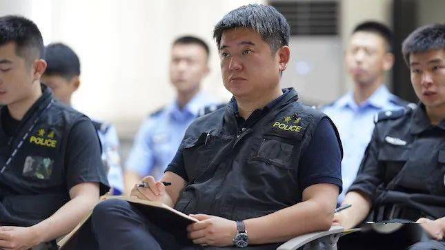 这个国庆节,驻守在南京路步行街的刑警队长