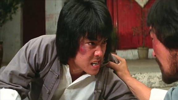 杂家小子师傅对徒弟下死手大宝为掩护弟弟逃走竟被师傅打死