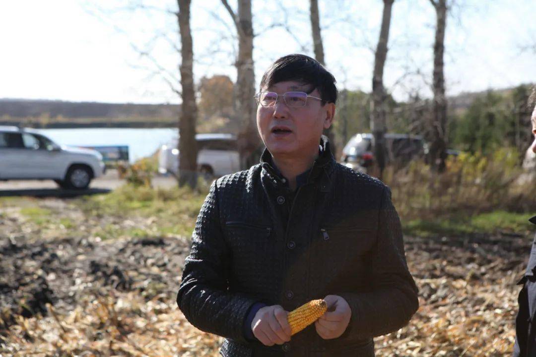 柳毅到赵光农场有限公司检查指导秋收工作