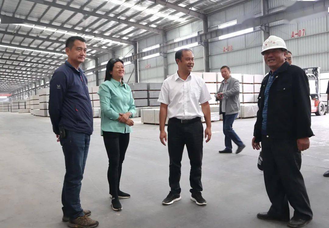 易门发布 10-09 19:13 订阅 10月7日,县委书记吴渔琛深入企业,烟叶