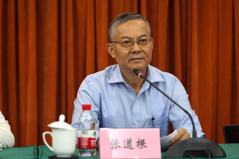 张道根在发言中表示,拥护市委决定,对市委,市委组织部,市委宣传部一直