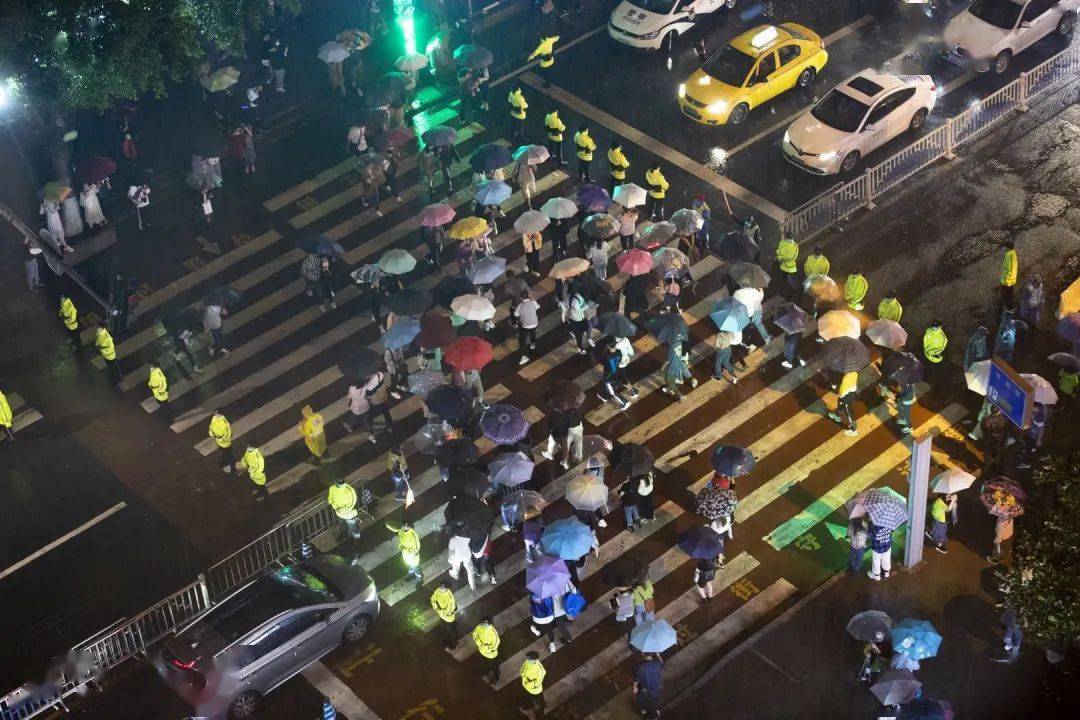 假期结束重庆的社会秩序让人点赞