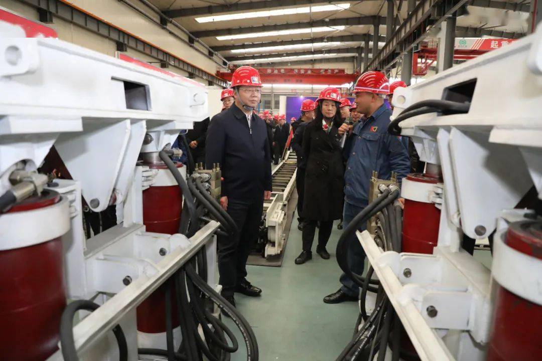 周学辉 摄市政府秘书长罗资湘,市有关部门和金融机构负责人,各县(市