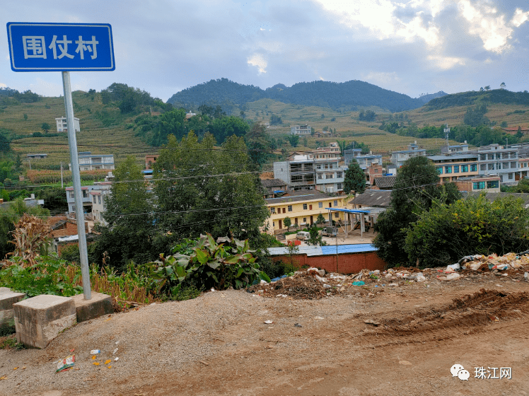 网友反映:我们家在云南省宣威市杨柳镇围仗村,我们村的垃圾没有统一
