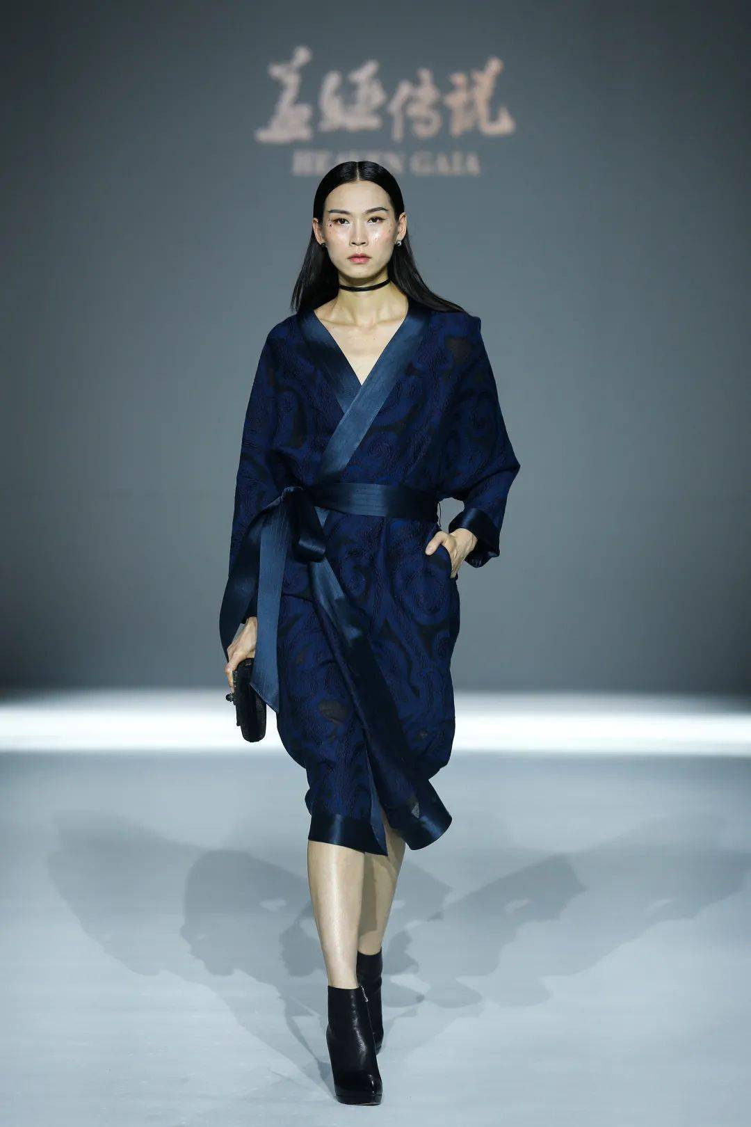 盖娅传说2021春夏大秀气韵如兰礼仪圆明