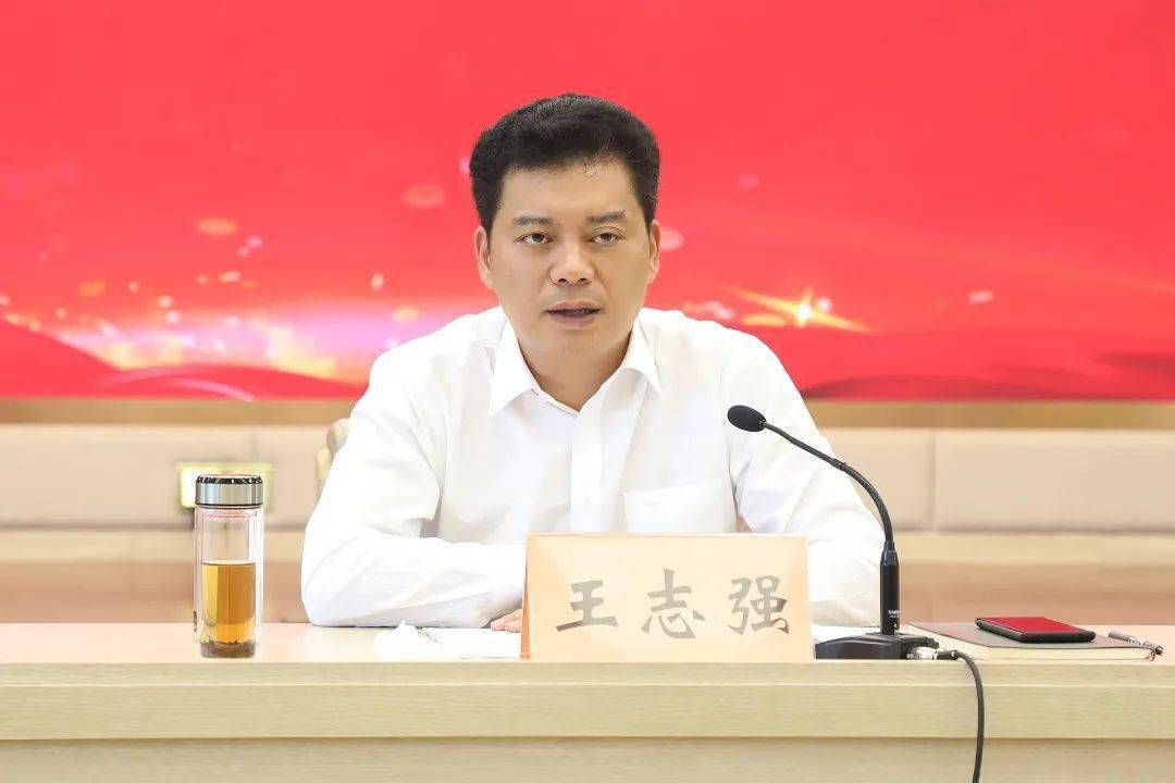 王志强在全县村社组织换届工作领导小组扩大会议上强调高标准高质量