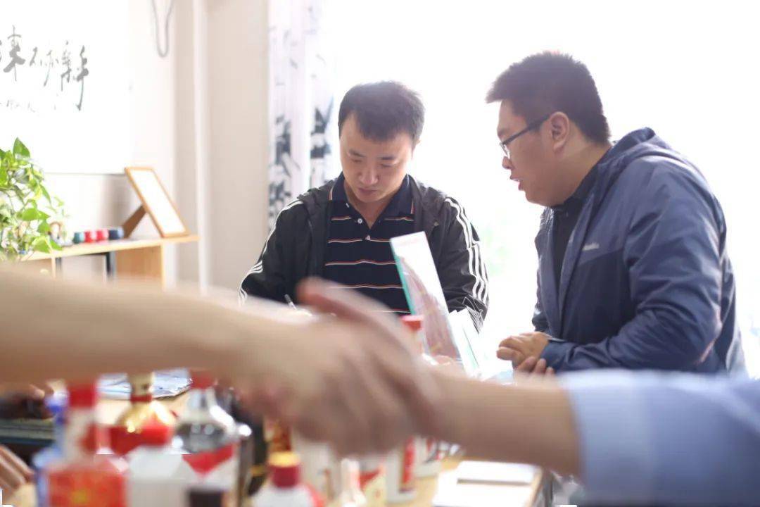 石大优秀校友观同(爱新觉罗67启潞,原名王涛)特为校友之家题写的"有