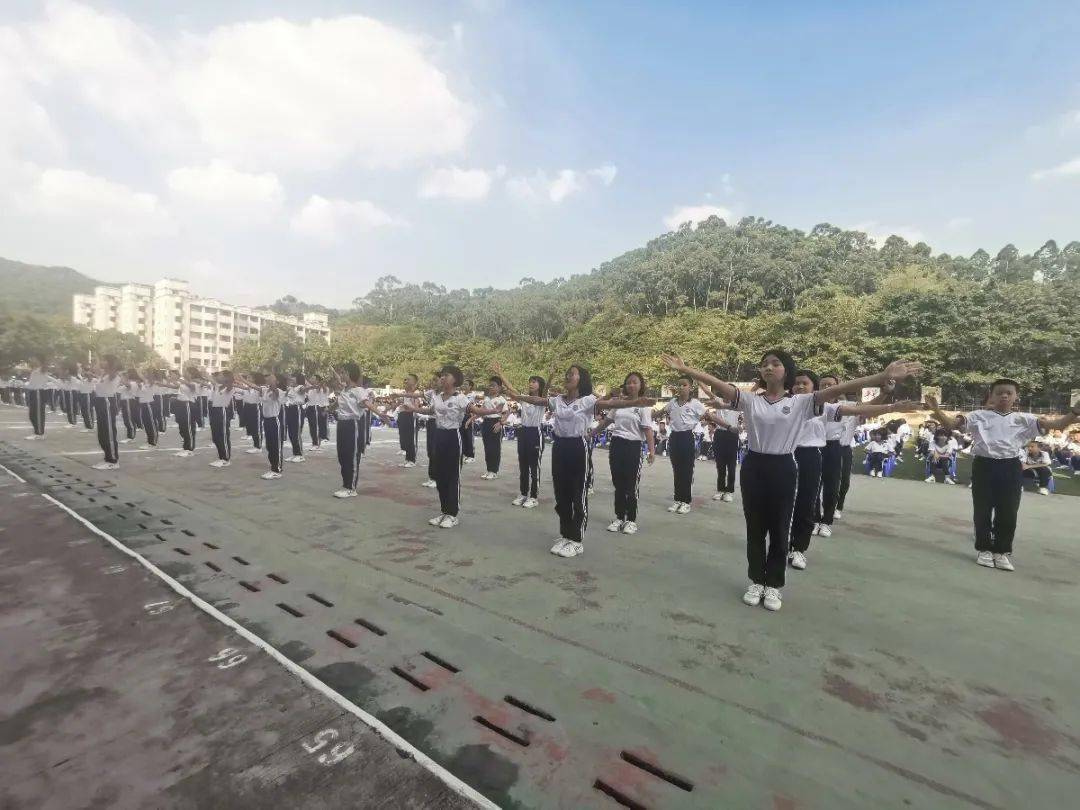 实中风采尽显青春活力飞扬长安实验中学初一级广播操比赛小记