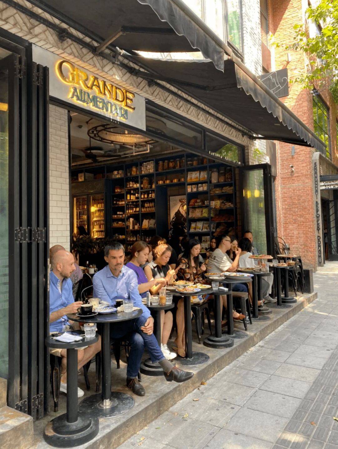 街边餐厅照片素材