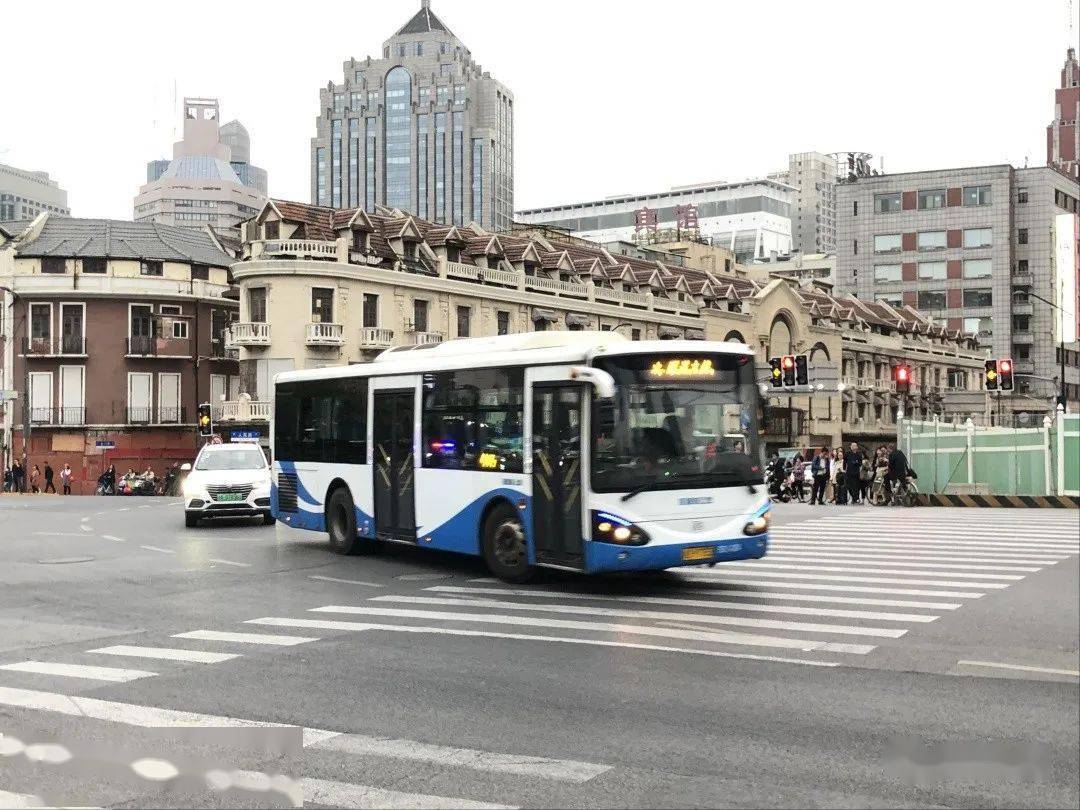 自浦东潍坊新村(崂山路潍坊路)经延安东路隧道至上海火车站,线路