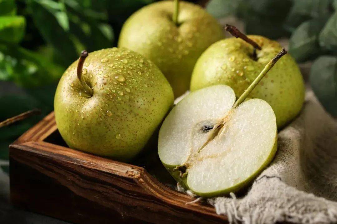 黄陵翡翠梨满嘴儿蜜汁兜不住清甜爽口细腻化渣秋天吃它补水又润燥