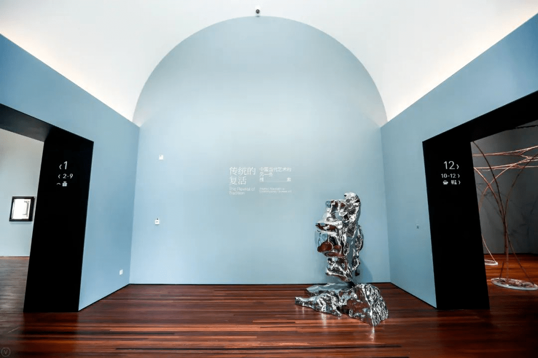 作为松美术馆的又一重要群展,本次展览汇集了不同年代的45位/组,94件