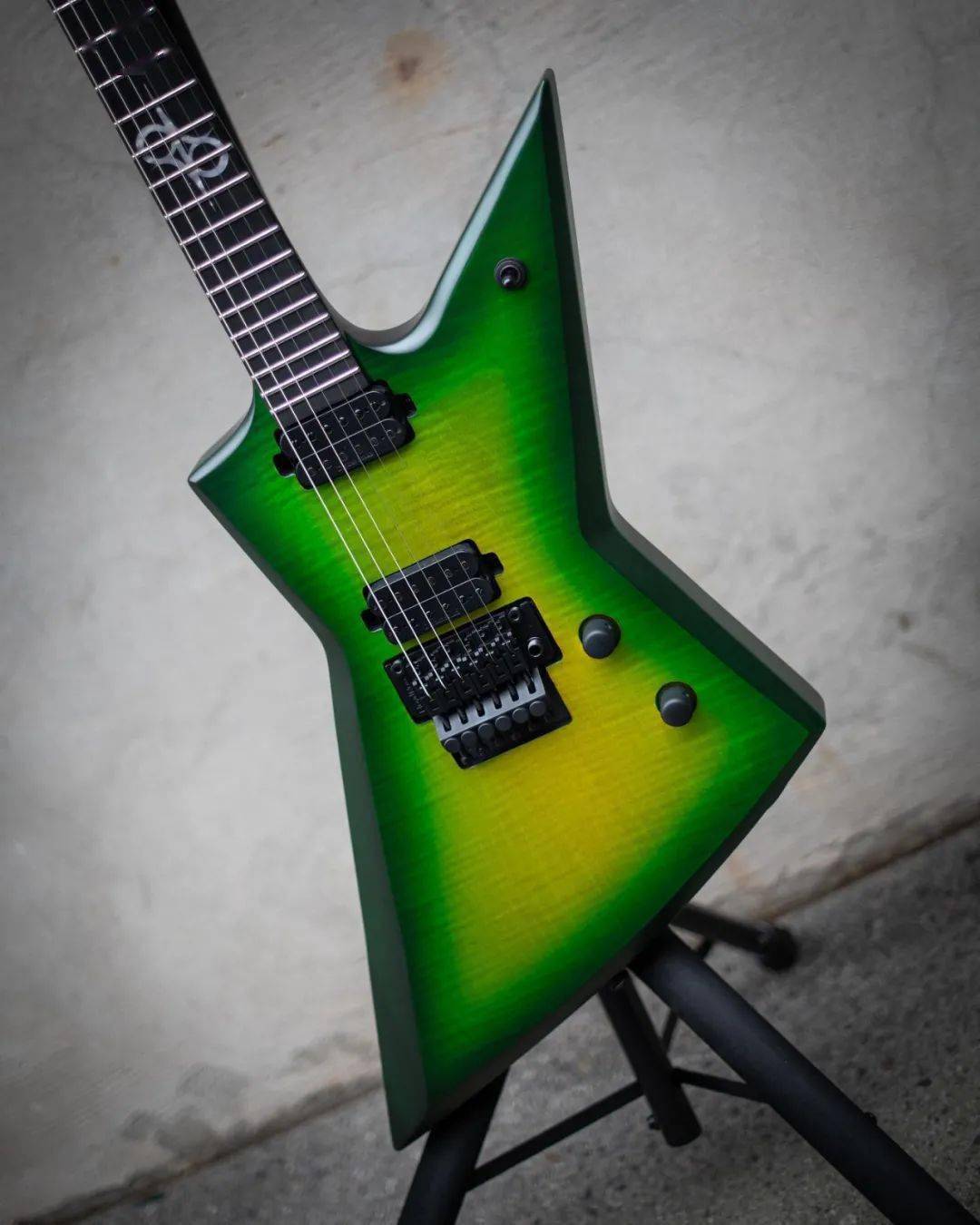 致敬panterasolar新品火焰莱姆绿电吉他