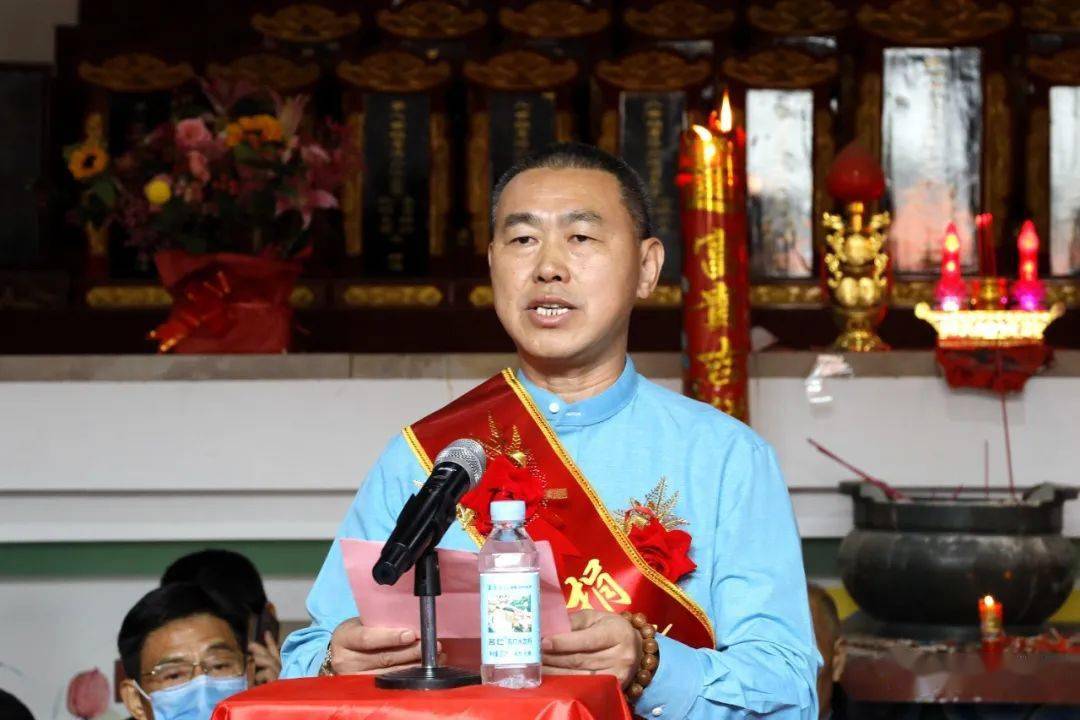 《陈坊陈氏九修族谱》分修成员合影七律 宗祠盛典再吟陈式金含辛任怨