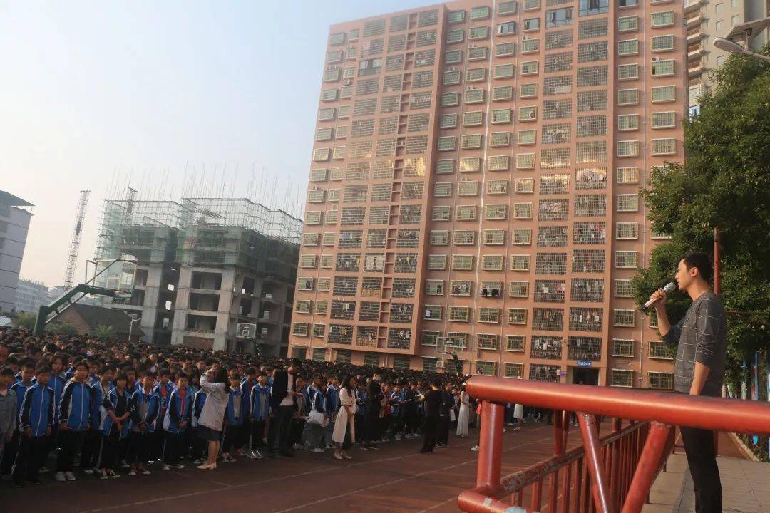 光盘光荣拒绝剩宴振兴学校利用周会讲话再发倡议