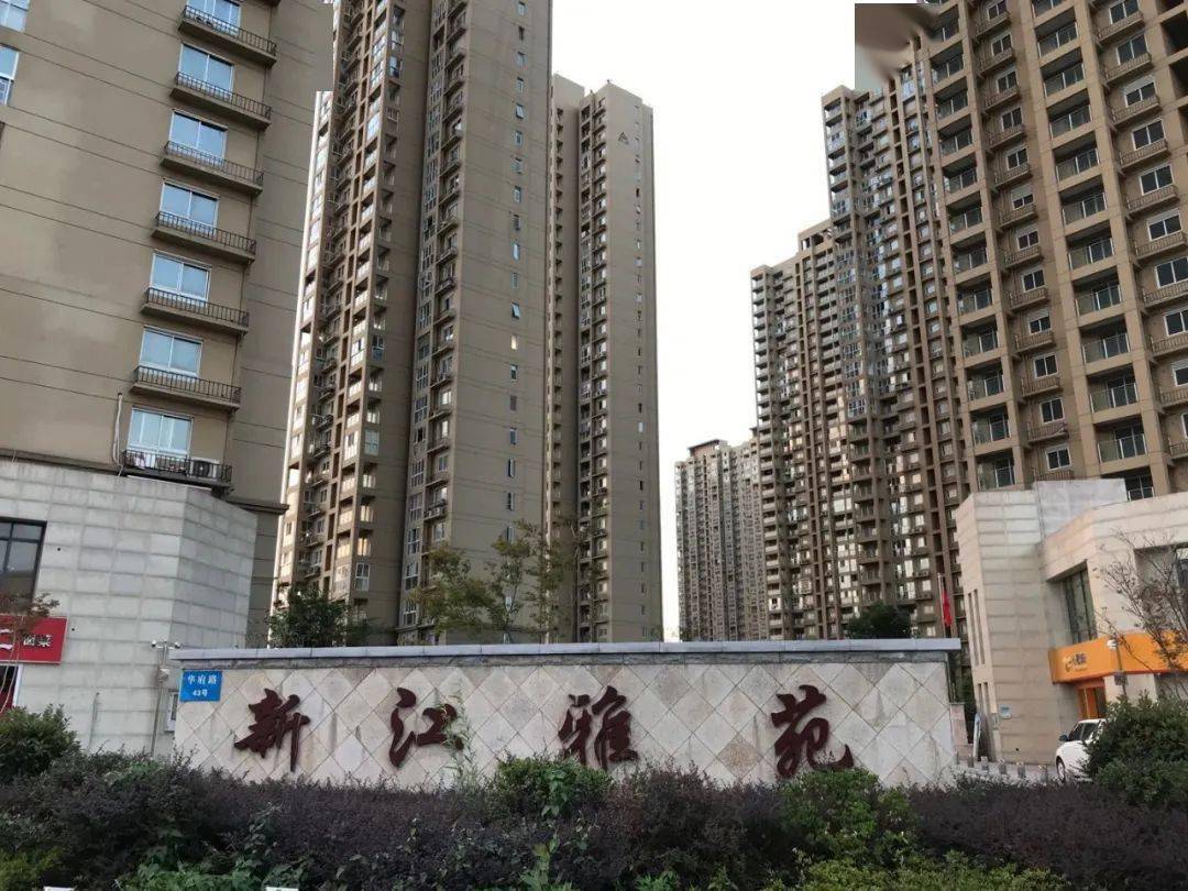 路和华府路的西南角,华府路两边主要是保障房大新华府和新江雅苑小区