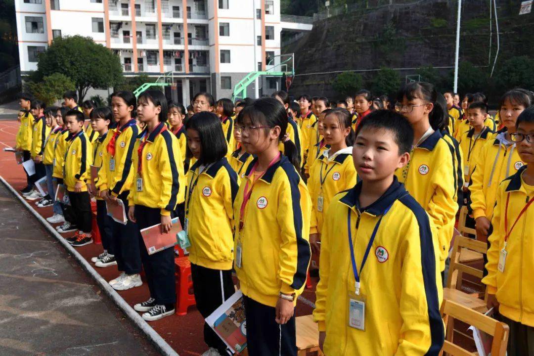 龙胜民族中学开展初一少先大队建队主题活动