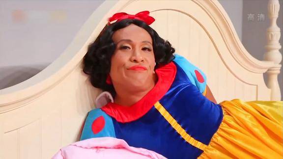 综艺白雪公主咋皮肤黢黑定睛一看宋小宝金星都笑出眼泪了