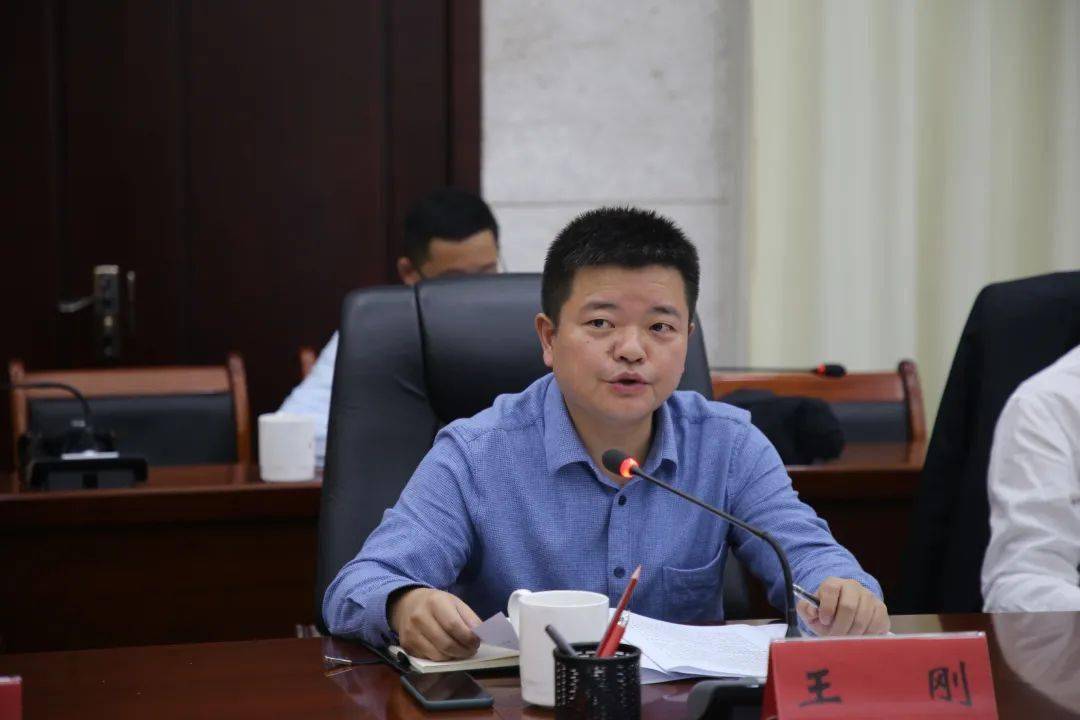 图:花溪农商行党委书记,董事长吴勇讲话图:座谈会现场10月13日,花溪