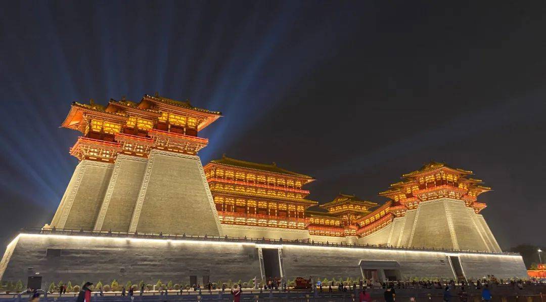 隋唐洛陽城應天門遺址上的博物館投影秀和機器人劇場清華美院教師打造