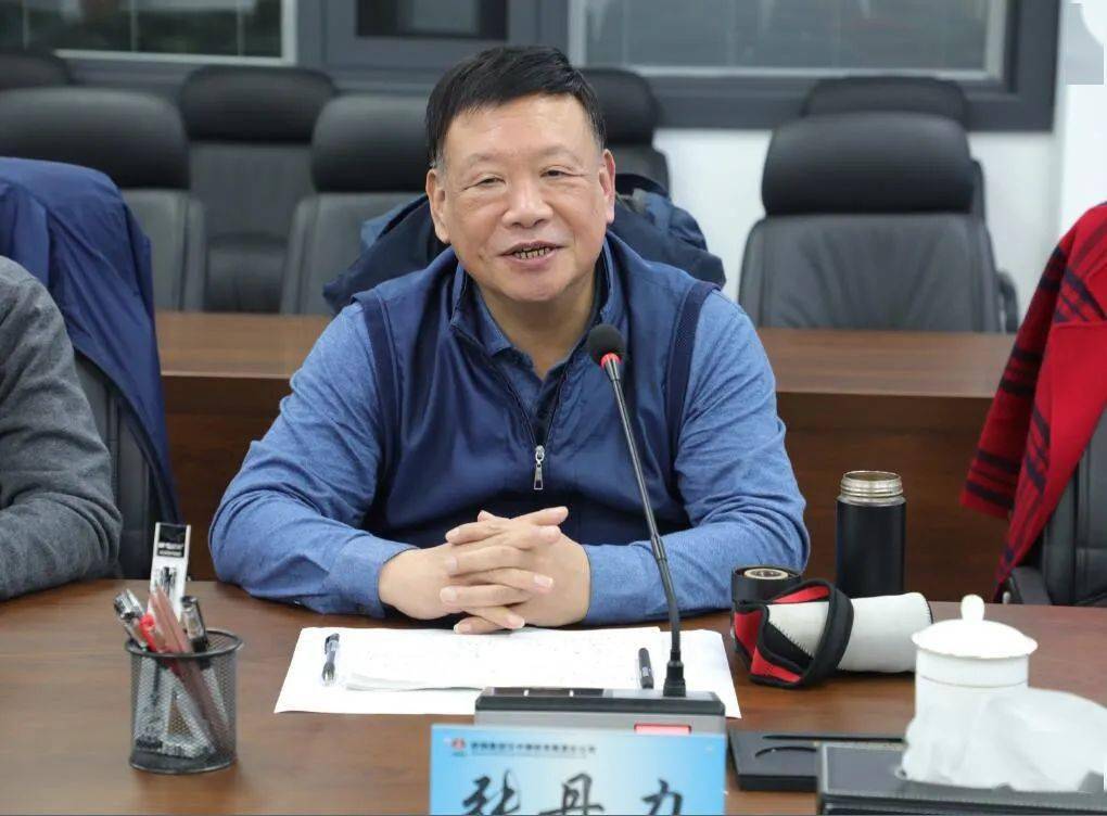 省金属学会专家委员会主任张丹力,省金属学会副理事长李三梅,学会秘书