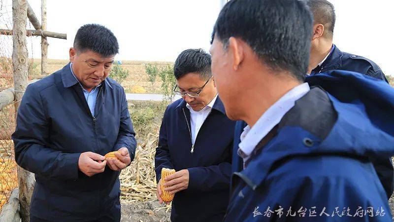 深入到城子街街道烧锅村贫困户张立福,苇子沟街道东兴村贫困户曲关琳