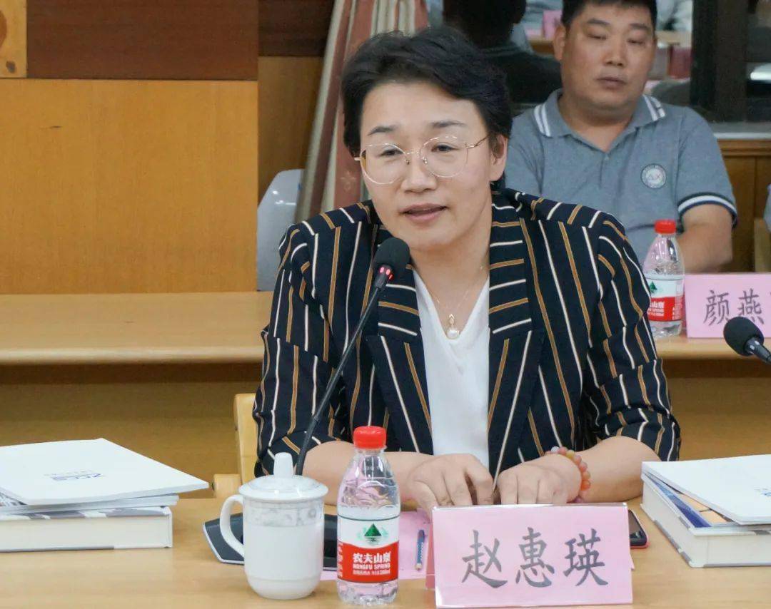 洞泾镇党委书记 赵惠瑛赵慧瑛提到,浙商拥有政治的敏锐度,以世界眼光