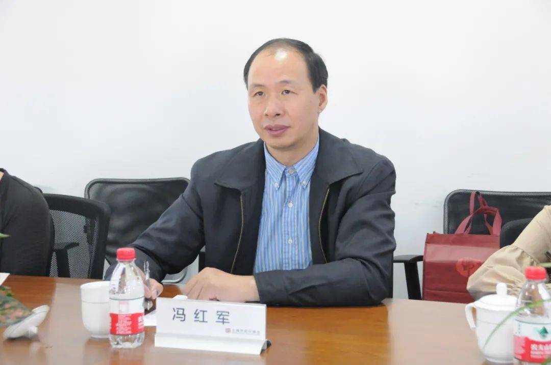 上海市台州商会秘书长 冯红军冯红军介绍了上海市台州商会的基本情况