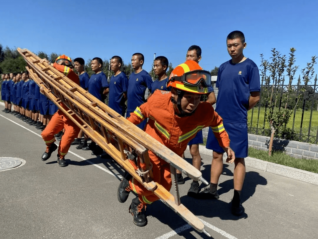 津南支队数字模式深化新消防员训练工作
