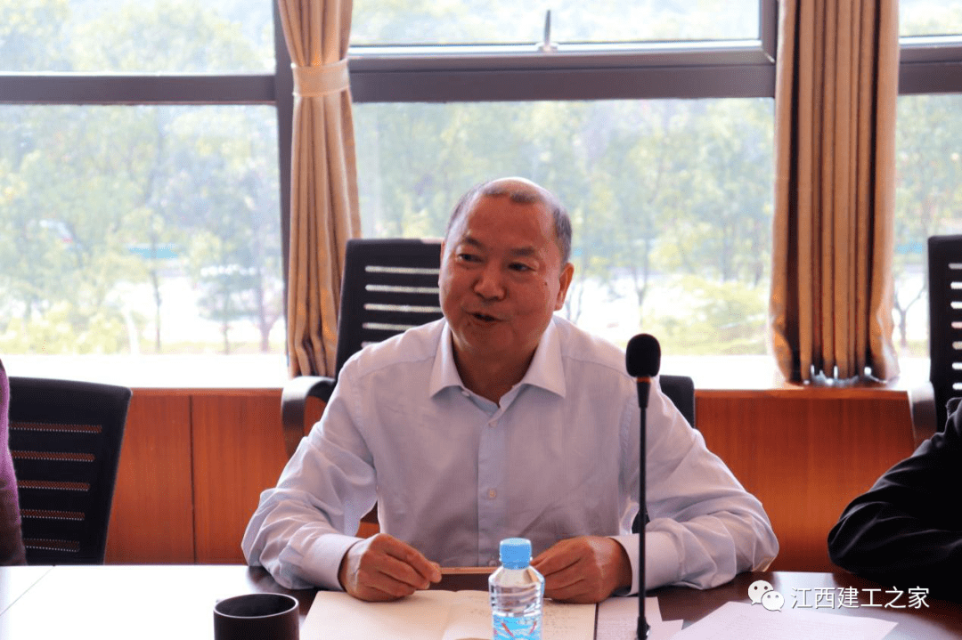 产投公司财务总监田志杰详细汇报了公司当前的组织架构,资金情况及各