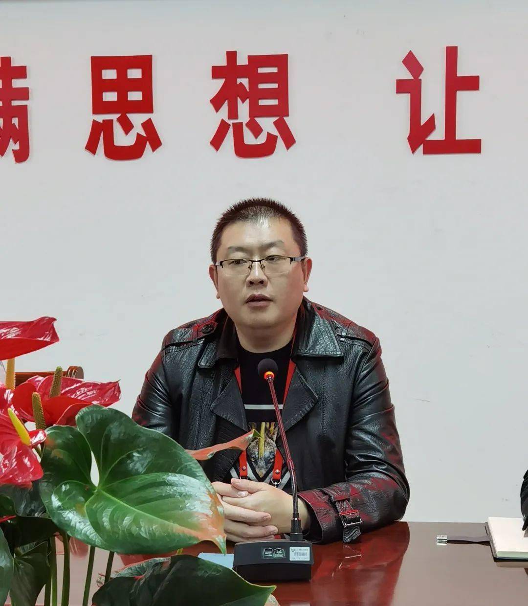 让教育生涯择高处立——泸二外召开副班主任,兼职助理培训会