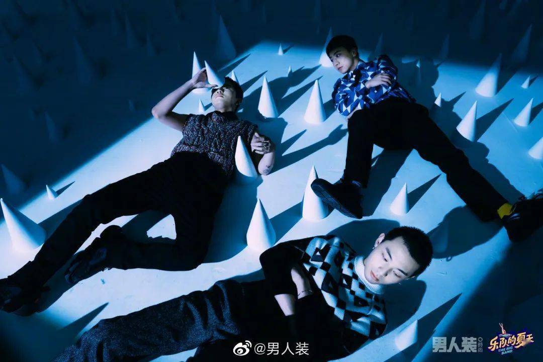 安雨登上国际一线杂志化身时尚男模