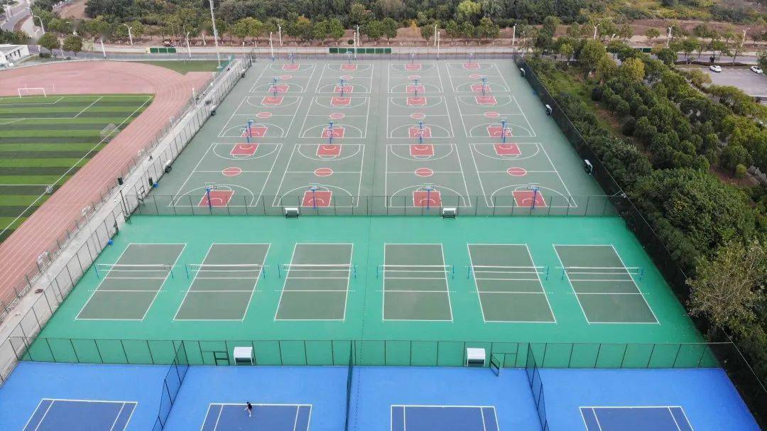 工程概况终于回来啦~同学们心心念念的篮,排球场当当当当!