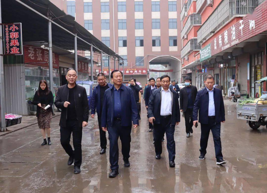 县委书记丁国浩暗访督导文明城市创建工作